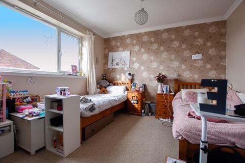 10 Collington Close, Northfleet, Gravesend, DA11 9JX