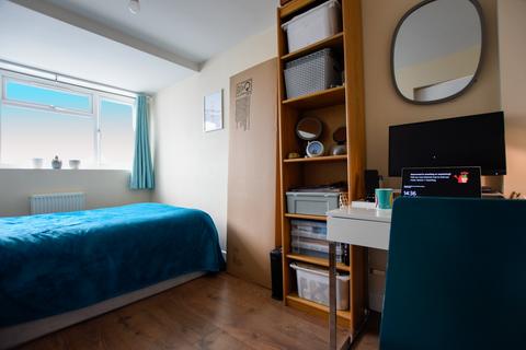 10 Collington Close, Northfleet, Gravesend, DA11 9JX