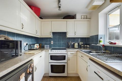 3 bedroom semi-detached house for sale - Prestwold Way, Aylesbury HP19