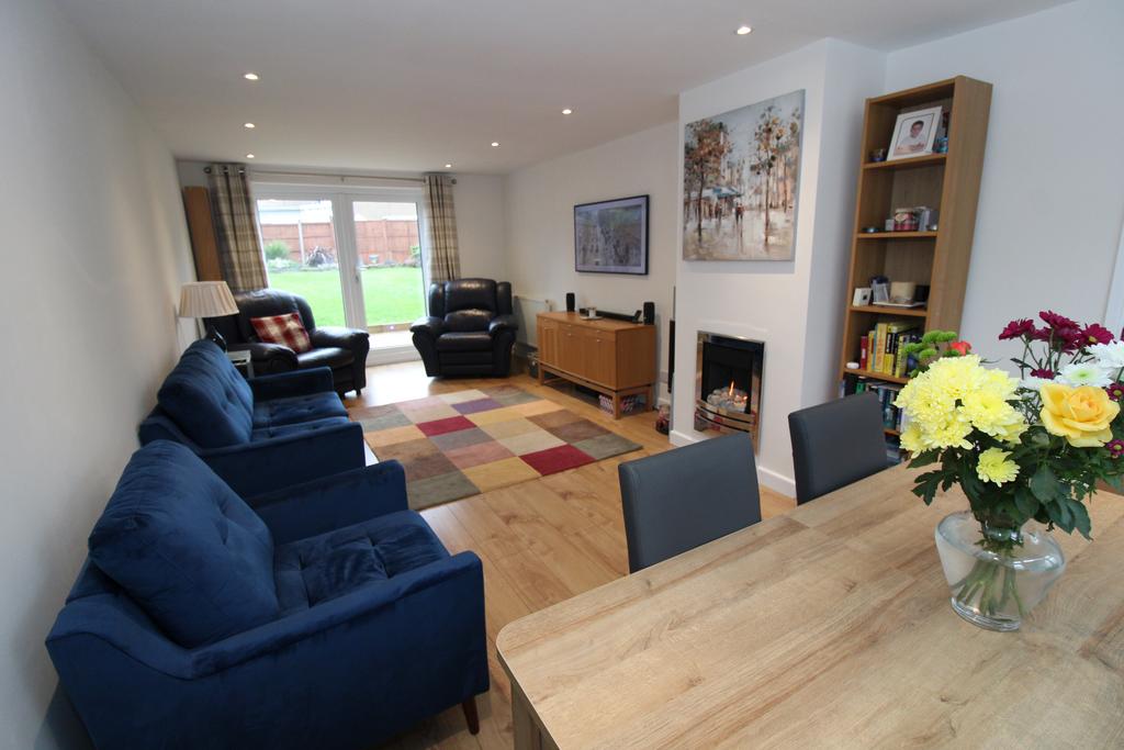 Lounge/dining room