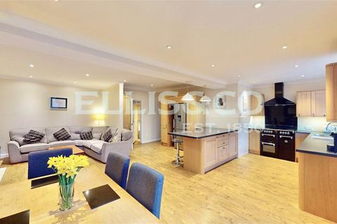 4 bedroom detached house for sale - Salmon Street, London, NW9