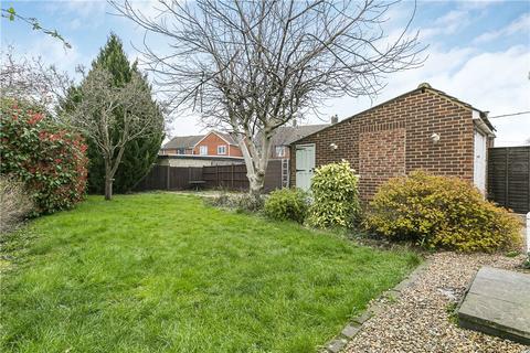 2 bedroom bungalow for sale - Russet Close, Staines-upon-Thames, Surrey, TW19