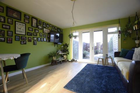63 Nursery Grove, Gravesend, DA11 7BB