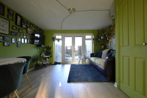63 Nursery Grove, Gravesend, DA11 7BB