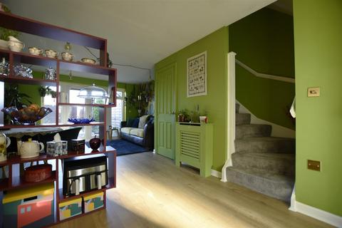 63 Nursery Grove, Gravesend, DA11 7BB