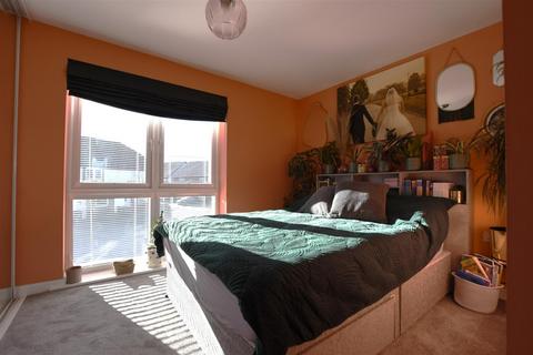63 Nursery Grove, Gravesend, DA11 7BB