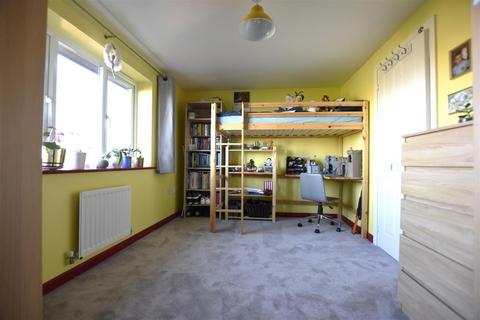 63 Nursery Grove, Gravesend, DA11 7BB
