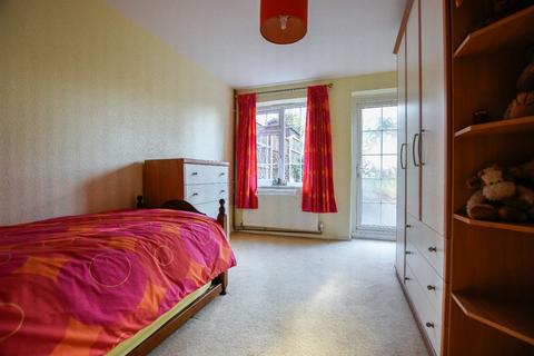17 Kemsley Close, Greenhithe, DA9 9LS