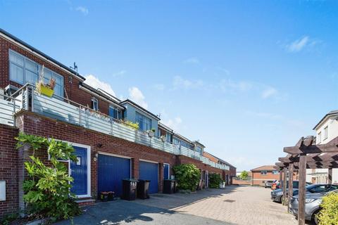 164 Springhead Parkway, Northfleet, Gravesend, DA11 8BY