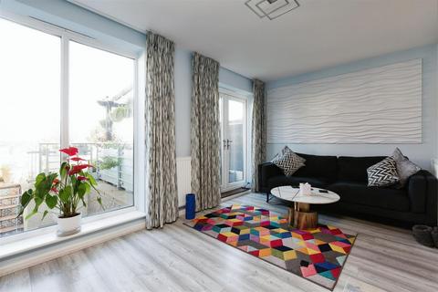 164 Springhead Parkway, Northfleet, Gravesend, DA11 8BY