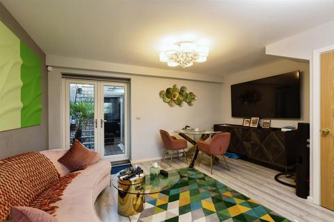 164 Springhead Parkway, Northfleet, Gravesend, DA11 8BY