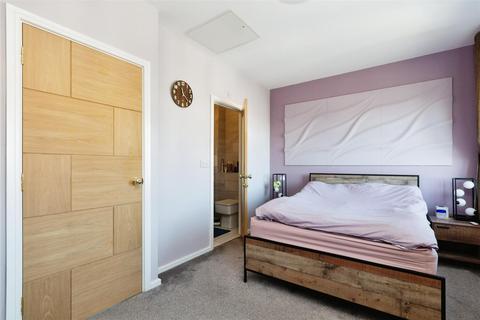 164 Springhead Parkway, Northfleet, Gravesend, DA11 8BY