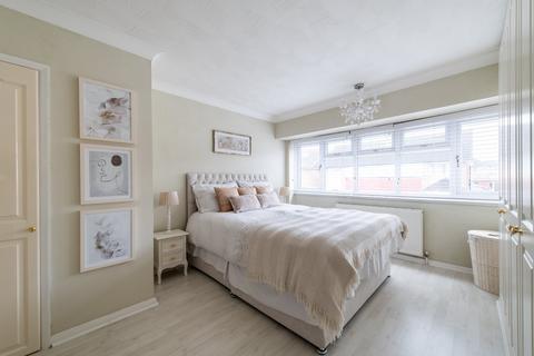 17 Clipper Crescent, Gravesend, DA12 4NW