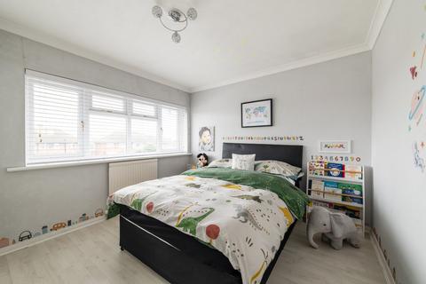 17 Clipper Crescent, Gravesend, DA12 4NW