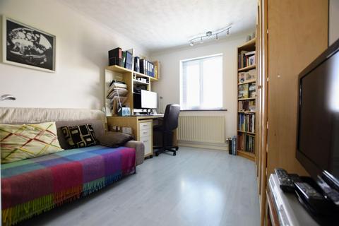 71 Thong Lane, Gravesend, DA12 4LB