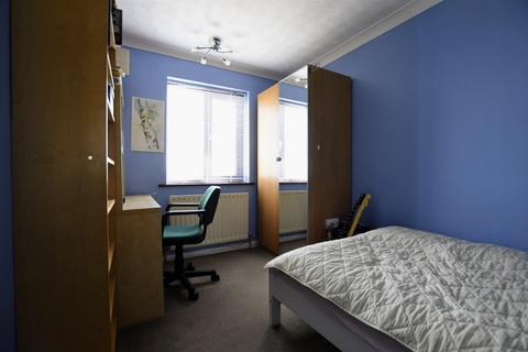 71 Thong Lane, Gravesend, DA12 4LB