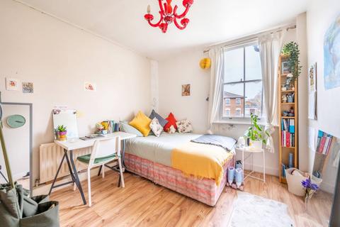 3 bedroom flat to rent, Cedarne Road, Fulham, London, SW6
