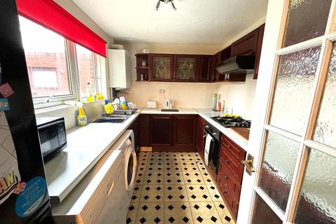 2 bedroom flat to rent, Rowan Court, 10 Bowlas Avenue, Sutton Coldfield, West Midlands, B74