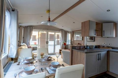 2 bedroom static caravan for sale - Solent Breezes Holiday Park, Warsash SO31