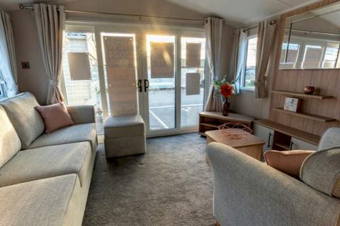 2 bedroom static caravan for sale, Solent Breezes Holiday Park, Warsash SO31