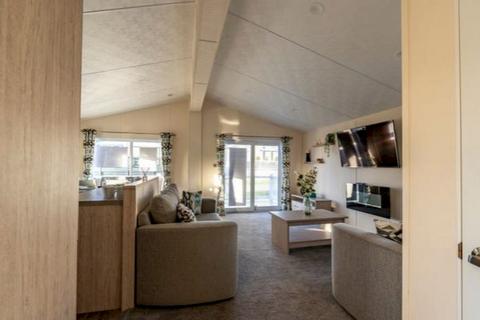 2 bedroom lodge for sale - Solent Breezes Holiday Park, Warsash SO31