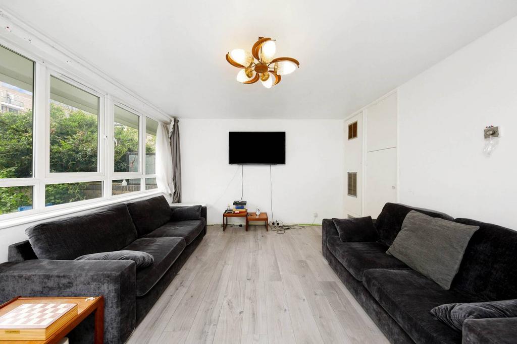 Clearbrook Way, Tower Hamlets, London, E1 3 bed flat for sale £425,000