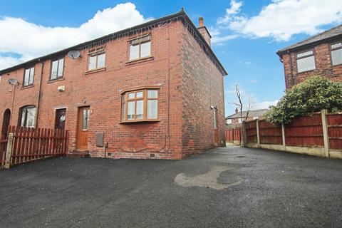 3 bedroom end of terrace house for sale, Wingates Grove, Westhoughton, BL5