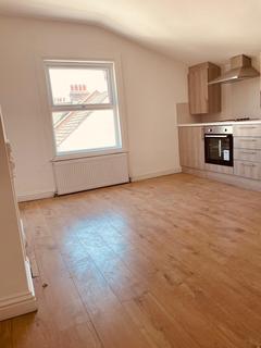 7 bedroom house to rent - Mitcham Road, London SW17