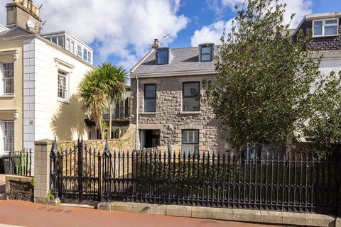 2 bedroom terraced house to rent, Midvale Road, St. Helier, Jersey
