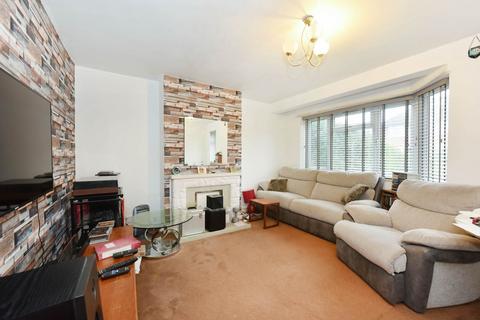 2 bedroom flat for sale, Cavendish Avenue, London