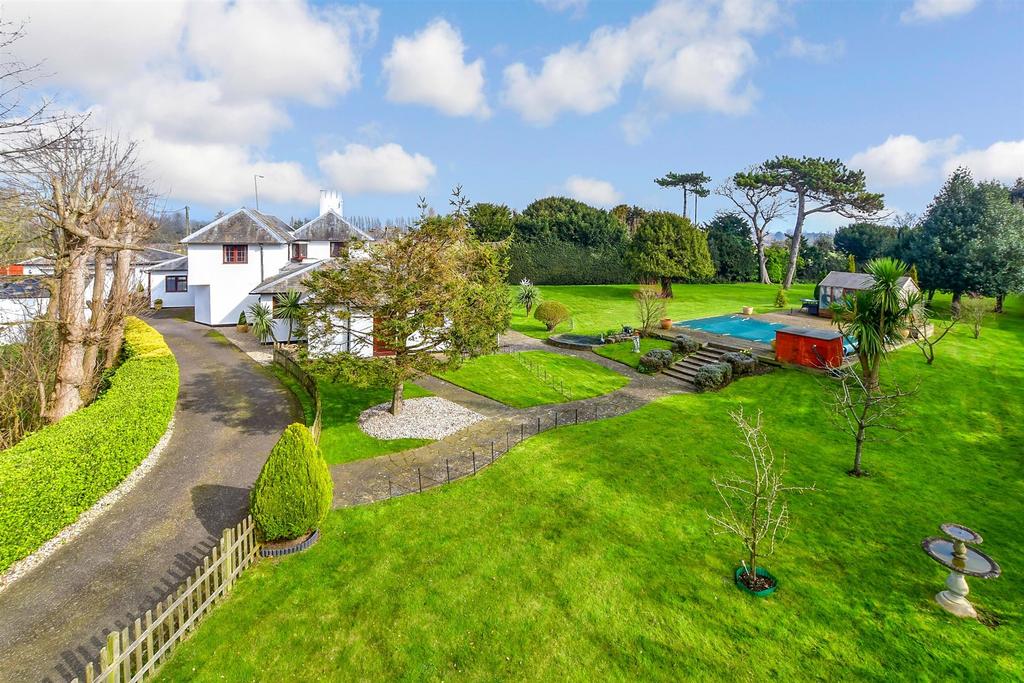 Sandwich Road, Sholden, Deal, Kent 5 bed detached house for sale £