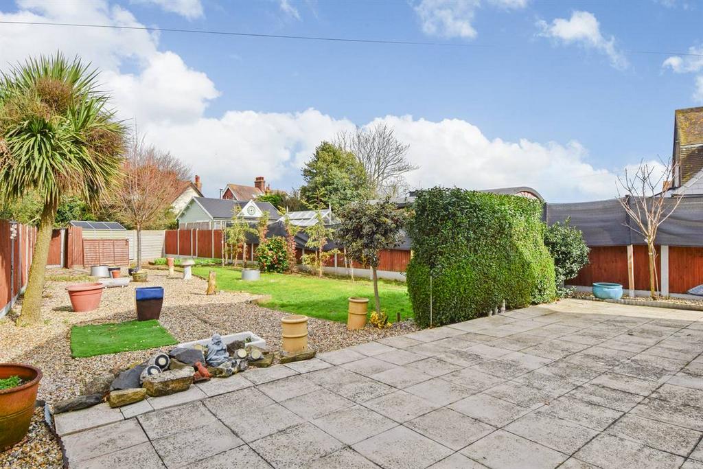 Beltinge Road, Herne Bay, Kent 4 bed detached bungalow for sale £550,000