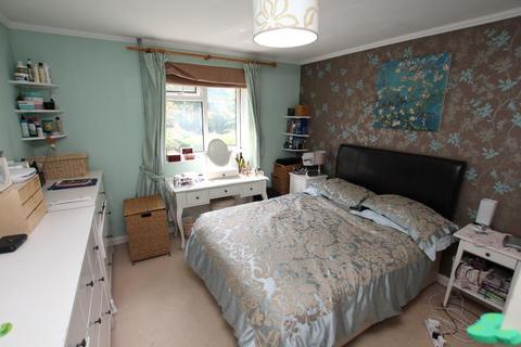 2 bedroom maisonette to rent, Bankside, Woking GU21