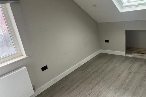 4 bedroom terraced house to rent - 1 Eden Gardens Leeds LS4 2TQ