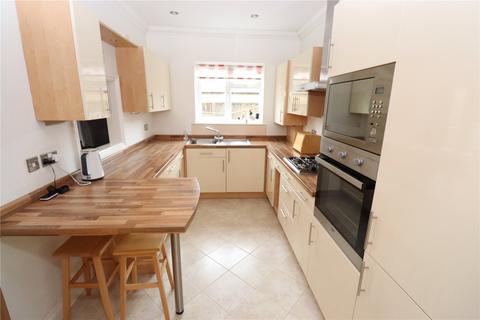 2 bedroom apartment for sale, Marine Drive East, Barton On Sea, Hampshire, BH25