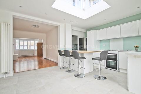 3 bedroom terraced house to rent, Tennyson Avenue, New Malden