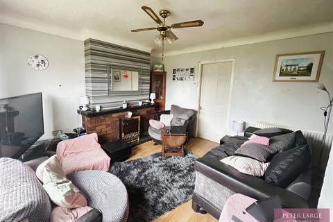 3 bedroom semi-detached house for sale - 39 Heol Hendre, Rhuddlan, Denbighshire, LL18 5PG