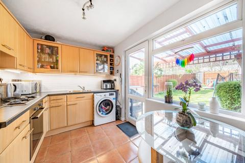 2 bedroom end of terrace house for sale - Derrick Close, Calcot, Reading