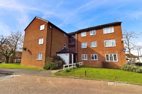 2 bedroom flat for sale, Chessington Hall Gardens, Chessington, Surrey. KT9