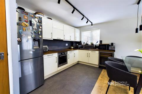 2 bedroom flat for sale, Chessington Hall Gardens, Chessington, Surrey. KT9