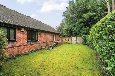 2 bedroom detached bungalow for sale, Henley On Thames,  Oxfordshire,  RG9