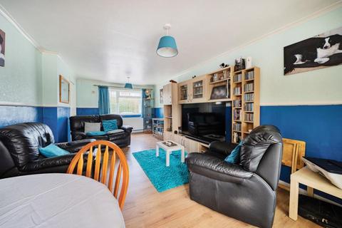 3 bedroom semi-detached house for sale - Cannock Road,  Aylesbury,  HP20