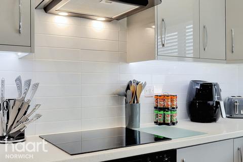 2d Blaxter Way, Norwich, NR7 8BF
