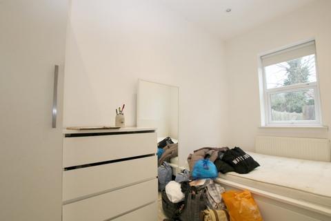3 bedroom flat to rent, Staverton Road, Willesden Green