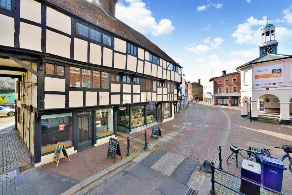 Godalming, Surrey GU7 1 bed flat for sale £290,000