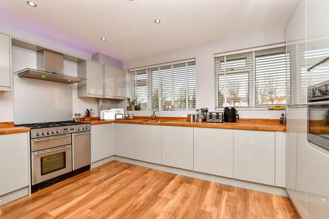 39 Millside, Carshalton, SM5 2BQ