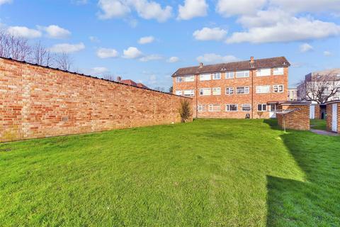 39 Millside, Carshalton, SM5 2BQ