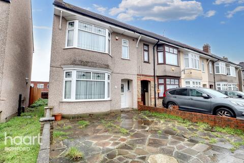 3 bedroom end of terrace house for sale - Pettley Gardens, Romford