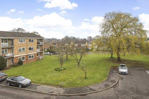 2 bedroom flat for sale, Jordans Close, Guildford GU1