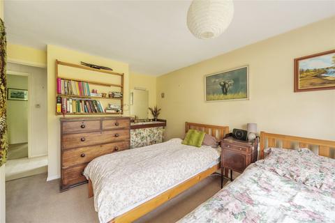 Tullywhisker House Berry Lane, Worplesdon, Guildford, GU3 3PU